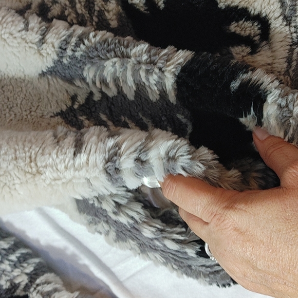 Lake Matley Hooded Coat - Picture 11 of 11